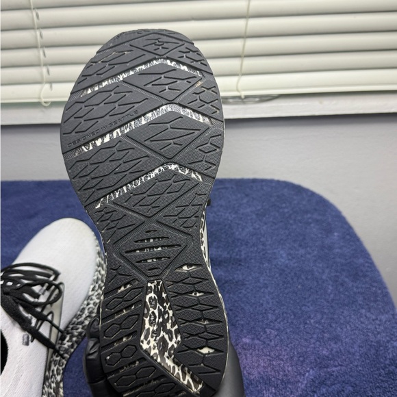 Brooks White and Black Athletic Shoes - Picture 6 of 9